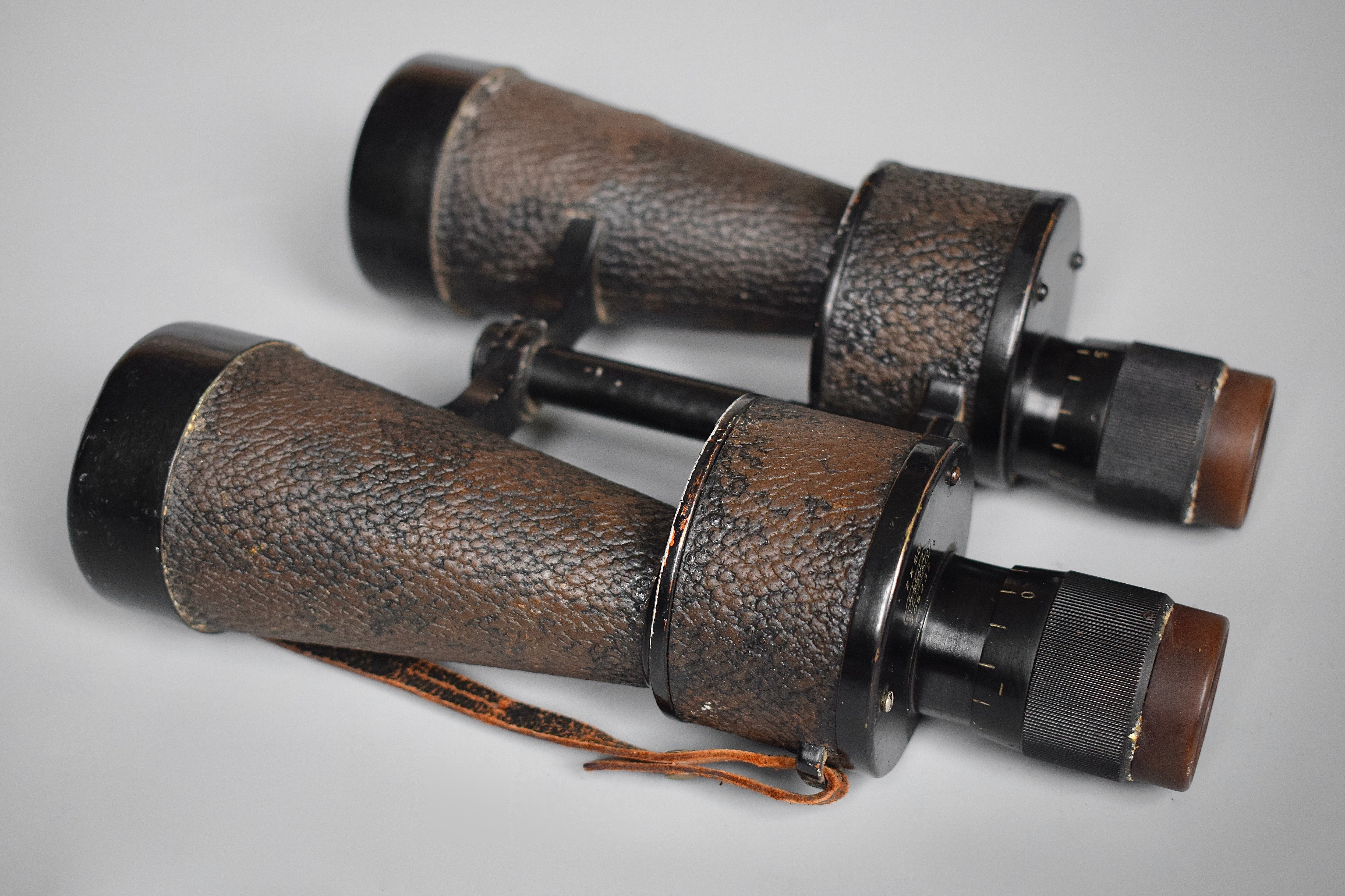 Early Leitz Wetzlar 7x50 Kriegsmarine U-boat binoculars — image 3