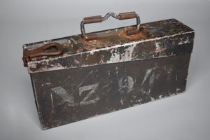St Nazaire KM U-boat bunker MG34/42 ammo tin '1940'
