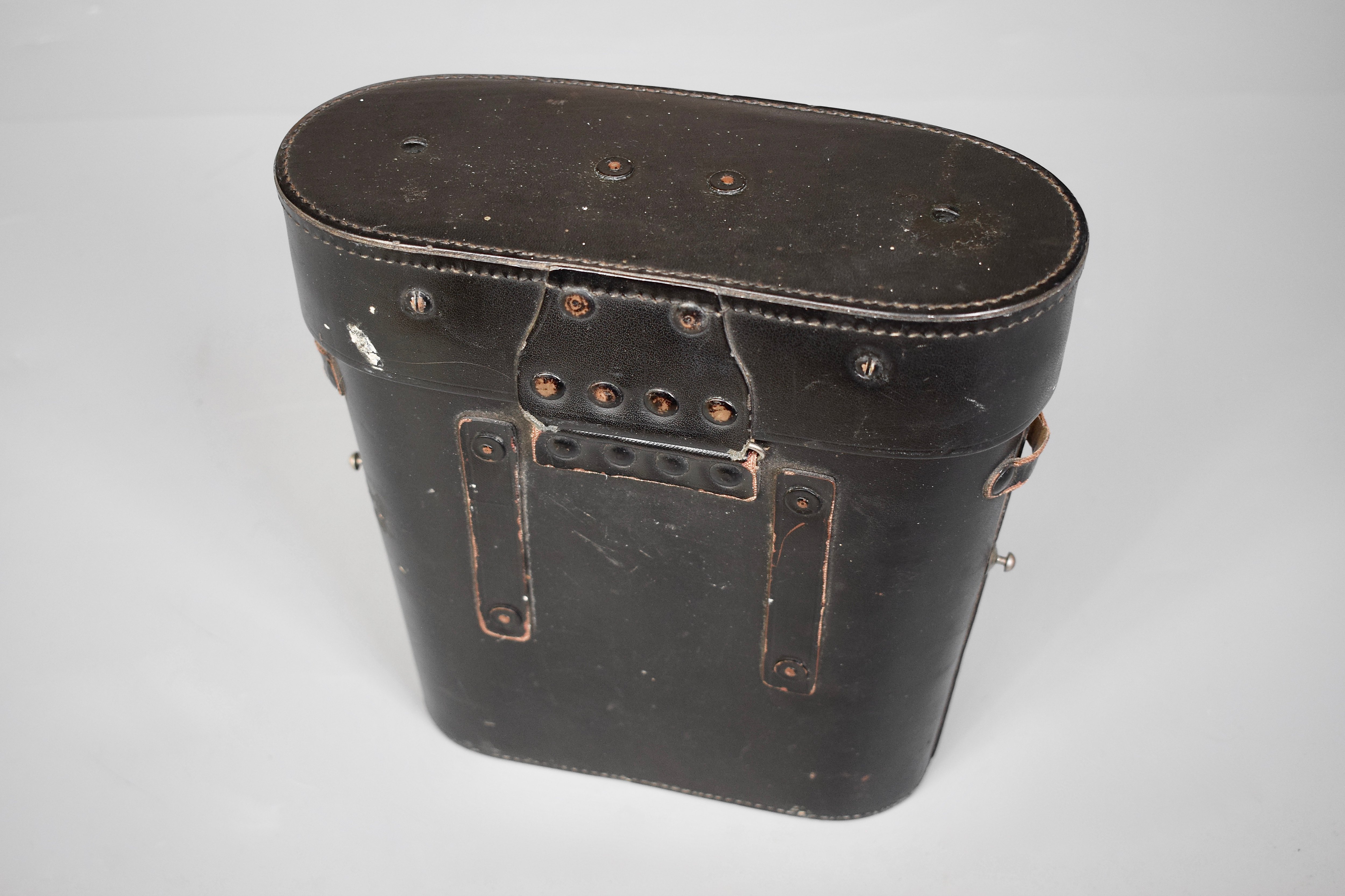 Early Zeiss 7x50 Kriegsmarine binoculars case — image 3