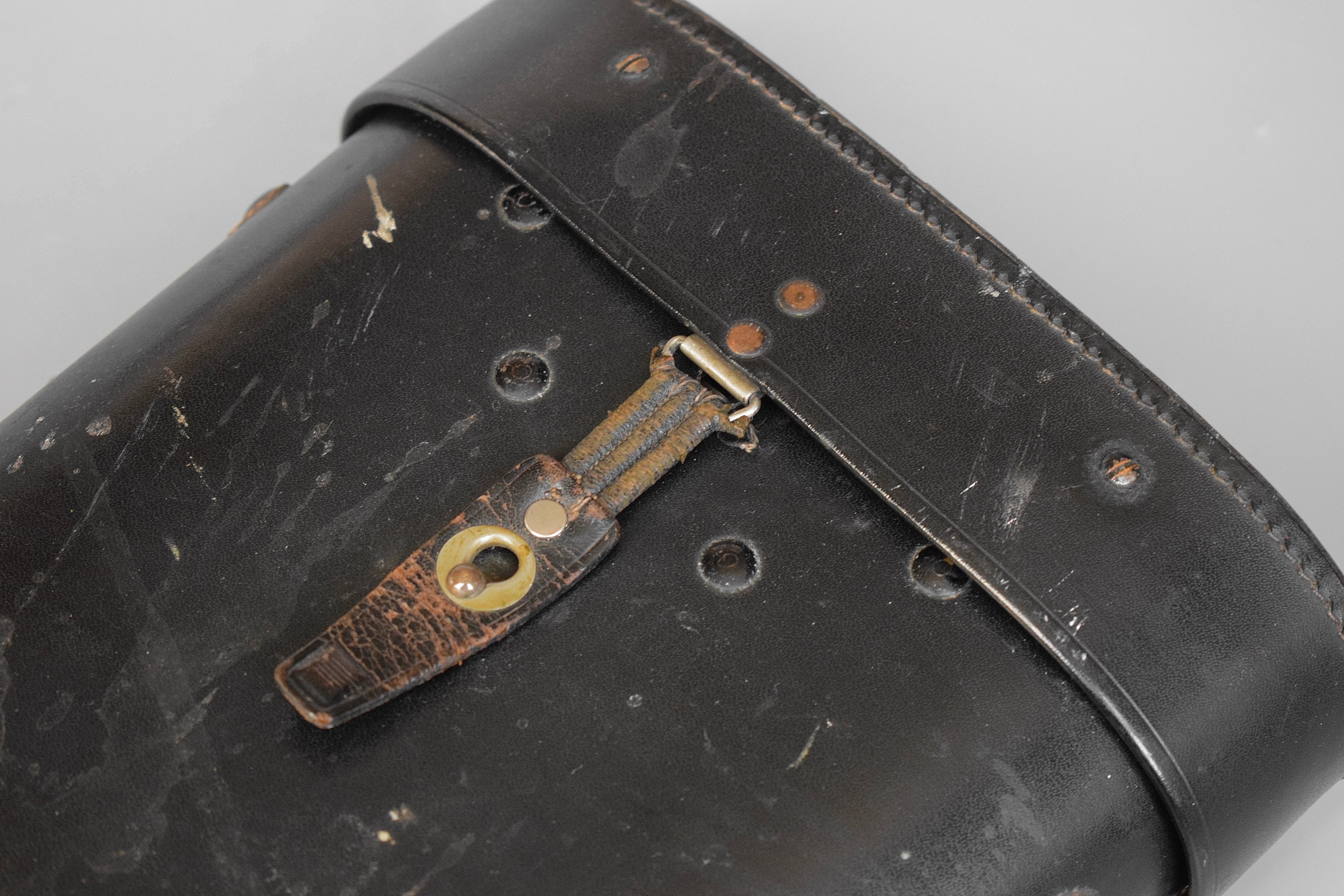 Early Zeiss 7x50 Kriegsmarine binoculars case — image 4
