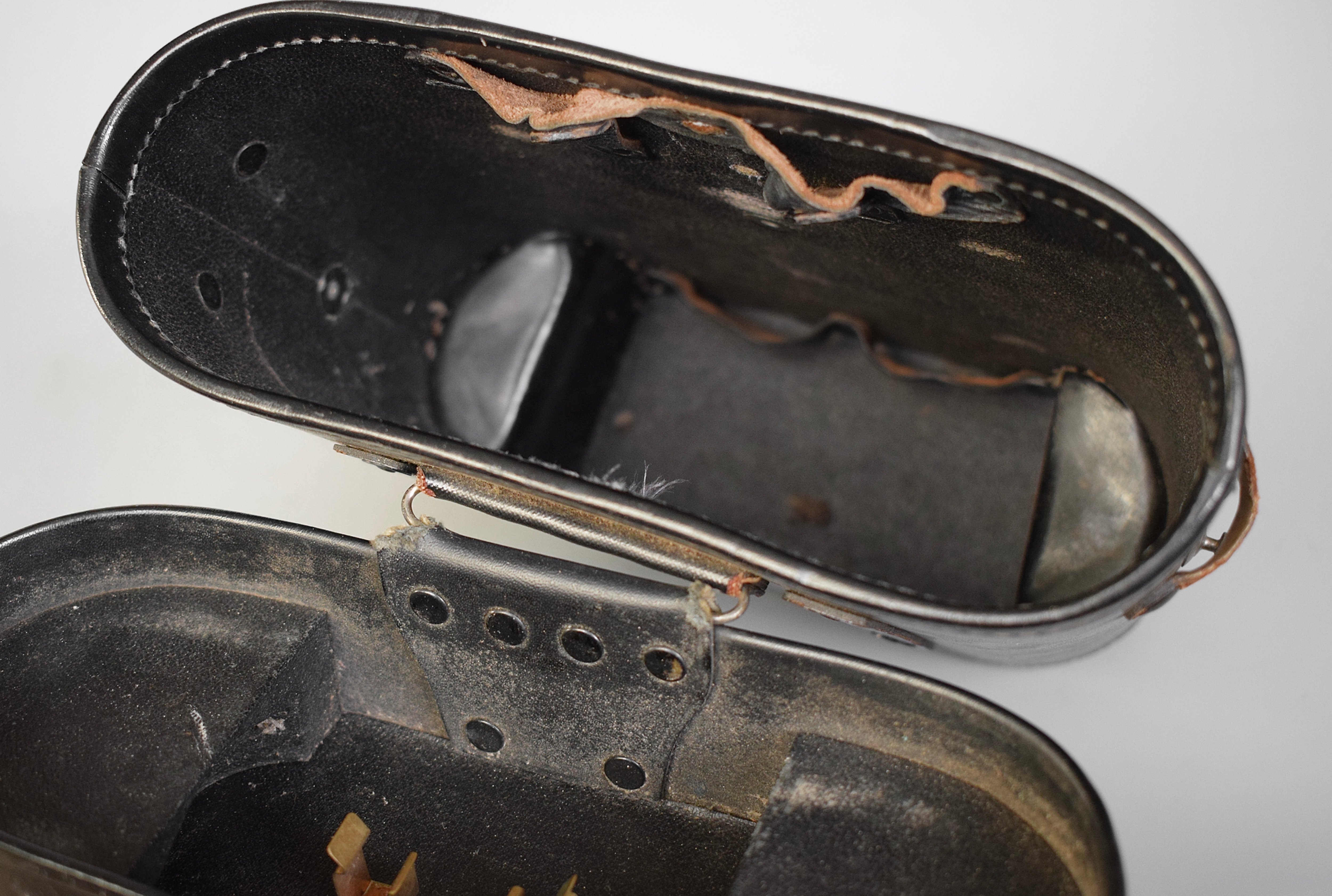 Early Zeiss 7x50 Kriegsmarine binoculars case — image 5