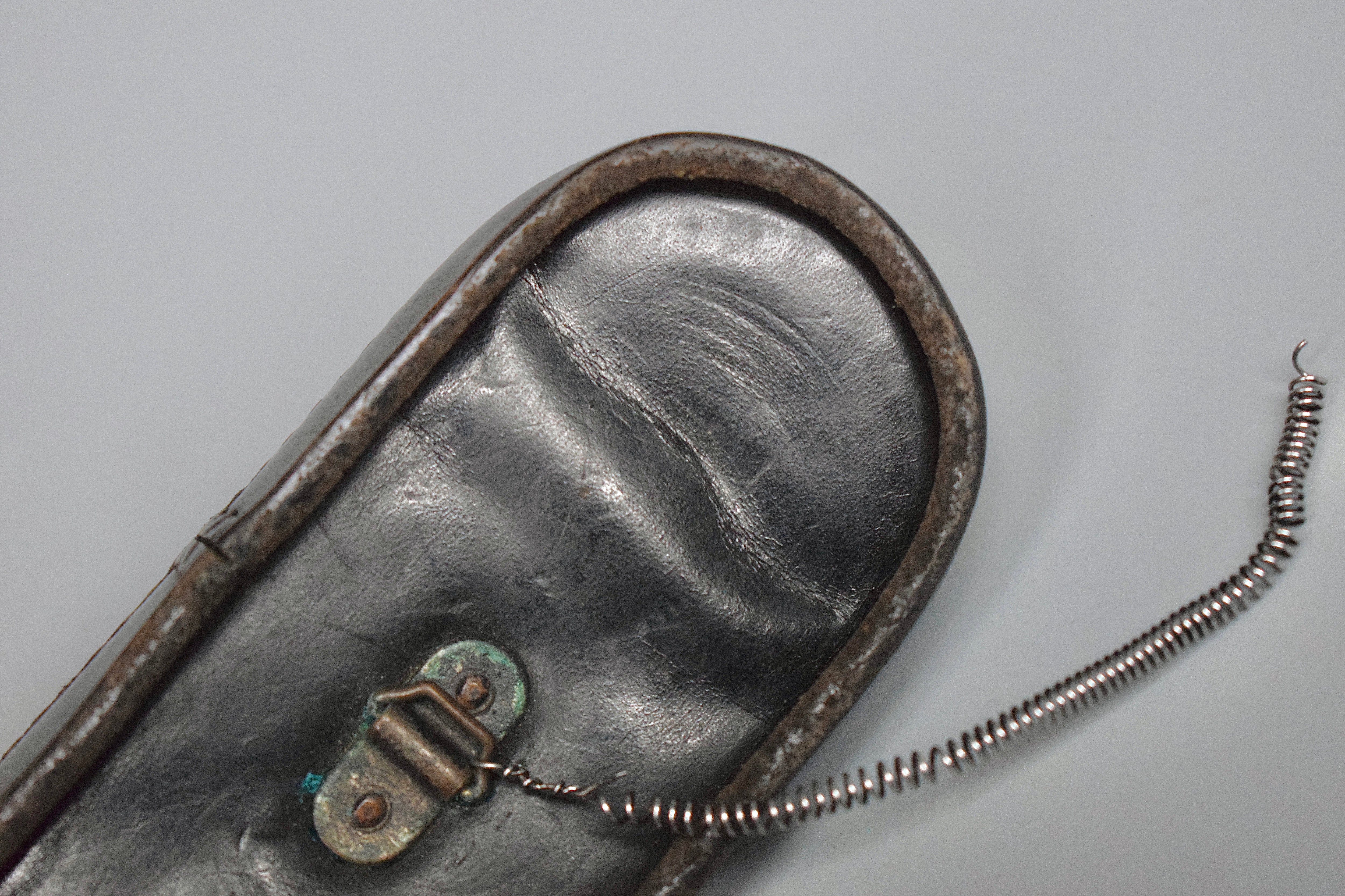 Early Kriegsmarine 7x50 Binocular leather 'Benutzer' ocular cover — image 5