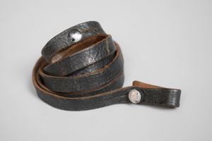 Hensoldt 'Panzer' Dienstglas leather neck strap 'bmj'