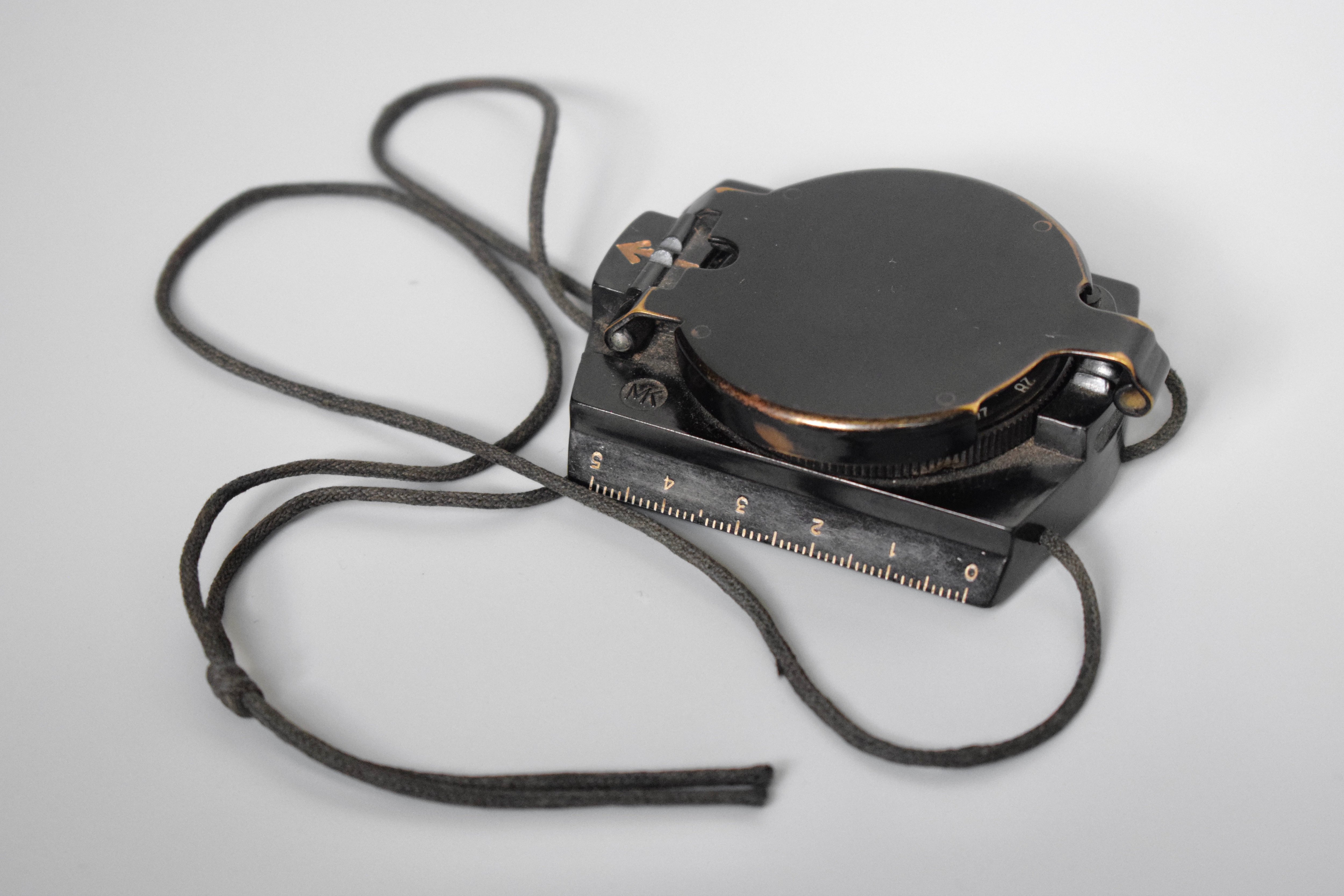 Named 7x50 Kriegsmarine gas mask binoculars 'blc' + compass — image 10