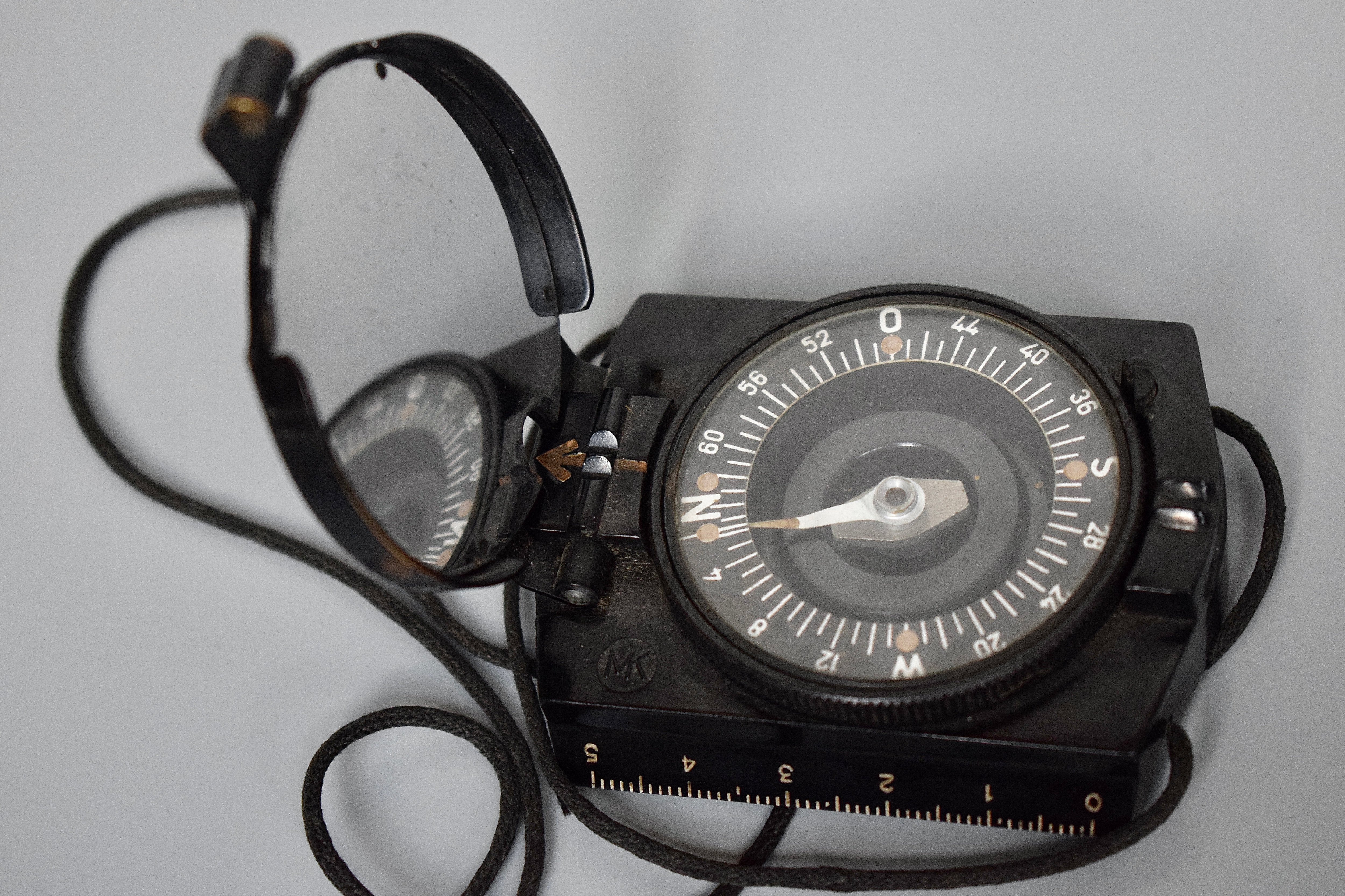 Named 7x50 Kriegsmarine gas mask binoculars 'blc' + compass — image 11