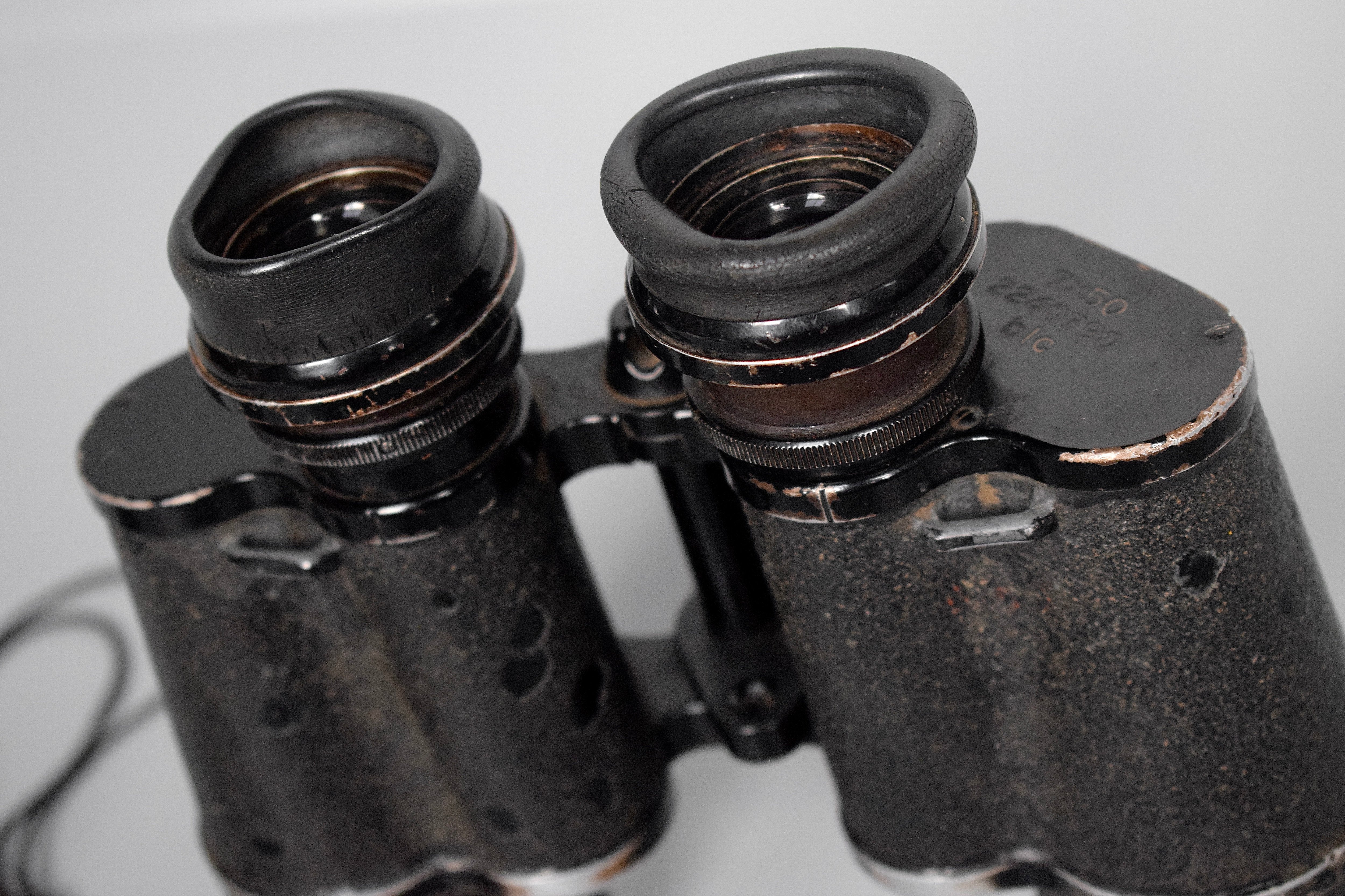 Named 7x50 Kriegsmarine gas mask binoculars 'blc' + compass — image 4