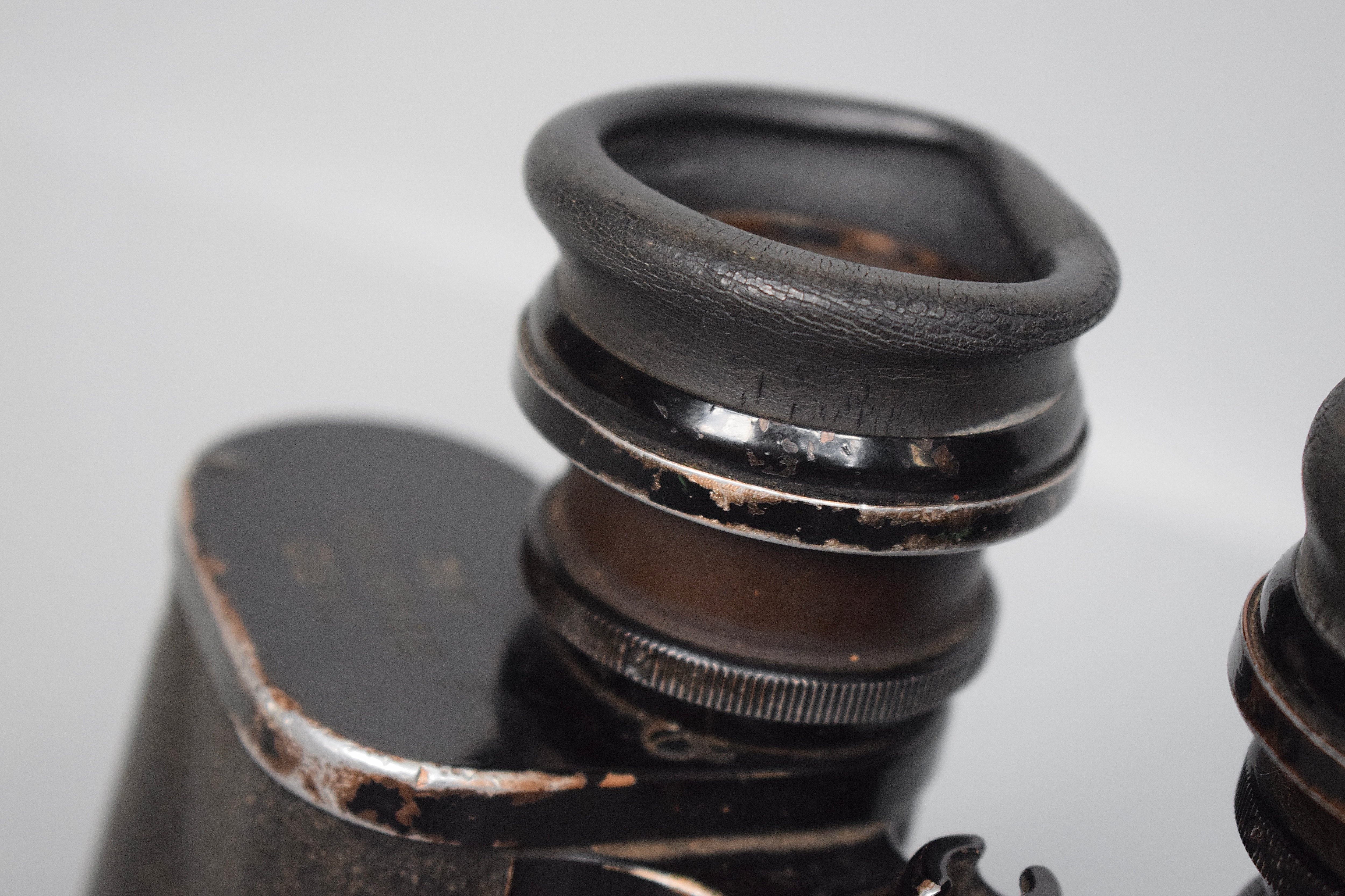 Named 7x50 Kriegsmarine gas mask binoculars 'blc' + compass — image 7