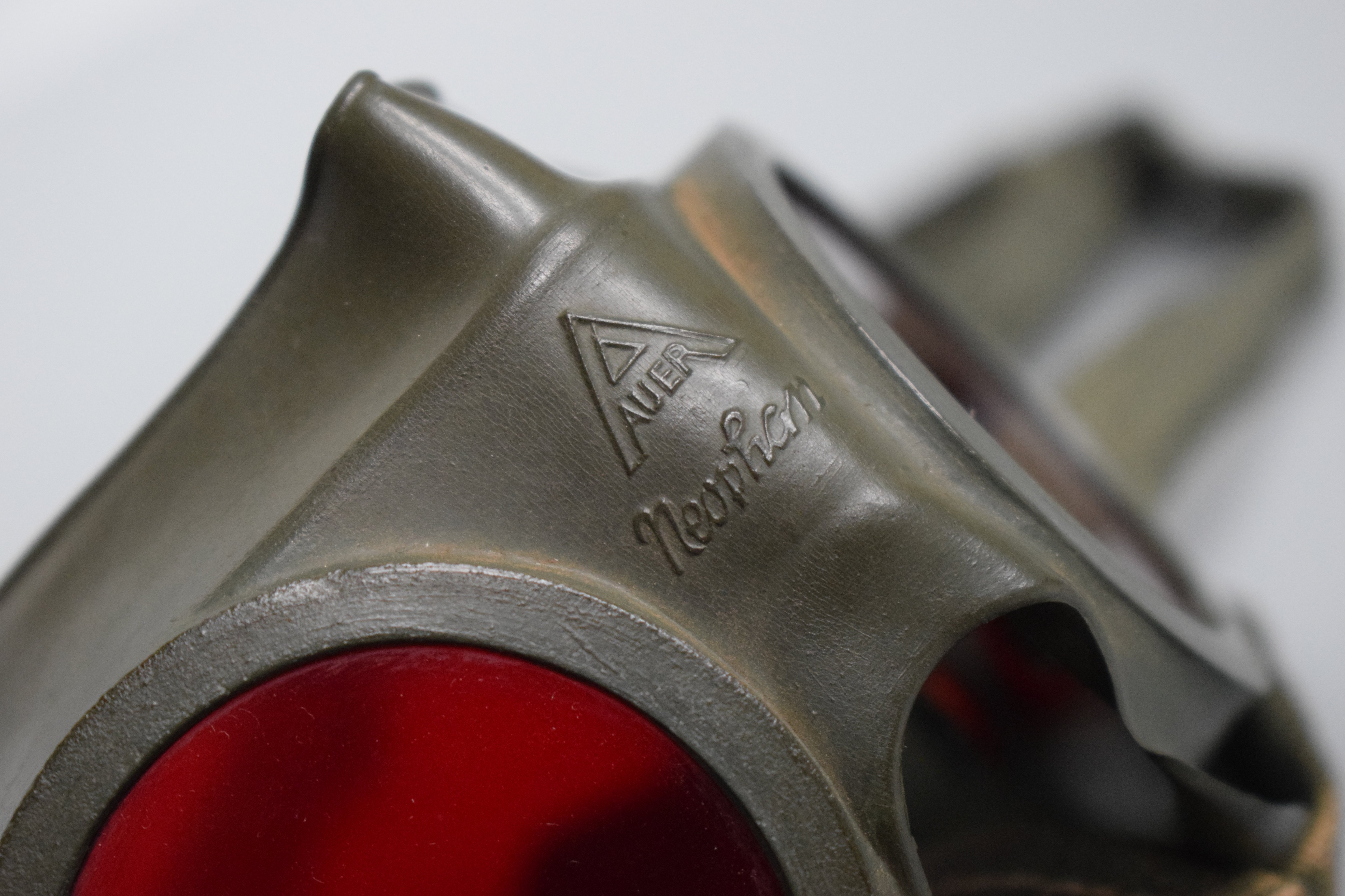 AUER 'Neophan' goggles + pouch — image 2