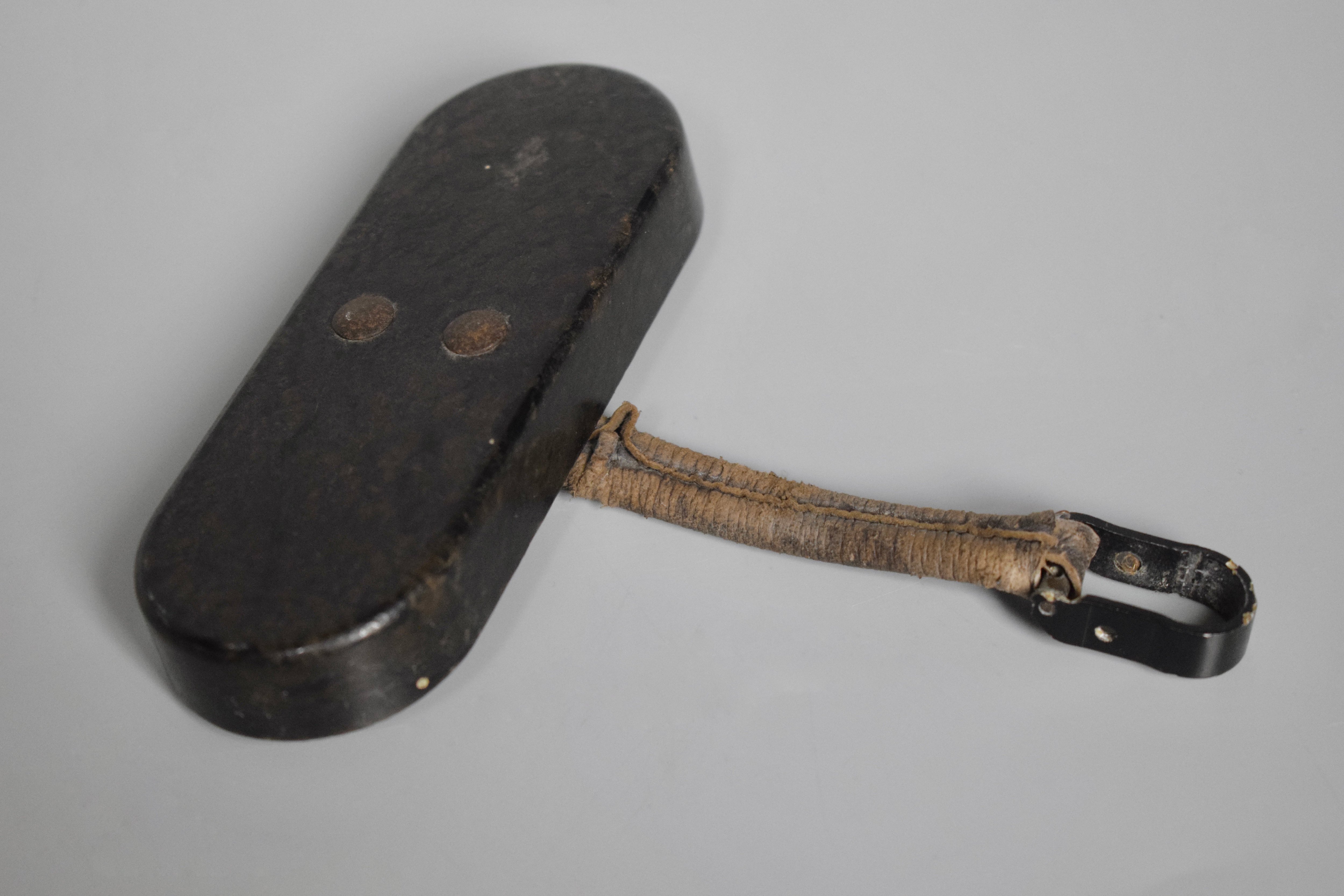 Kriegsmarine Leitz 7x50 binocular bakelite ocular cover — image 2