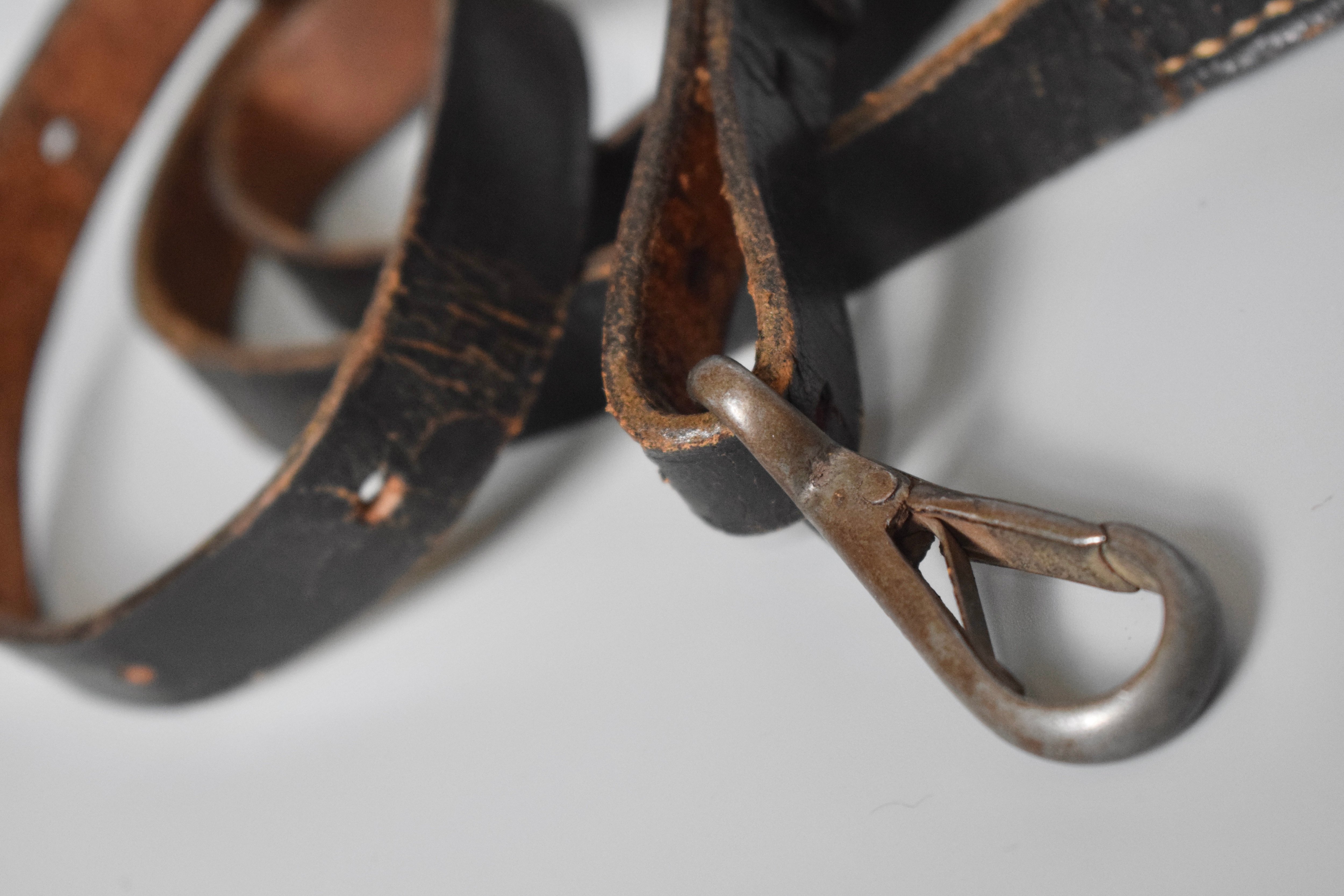 Optic box / flare pistol leather carry strap '1939' — image 2