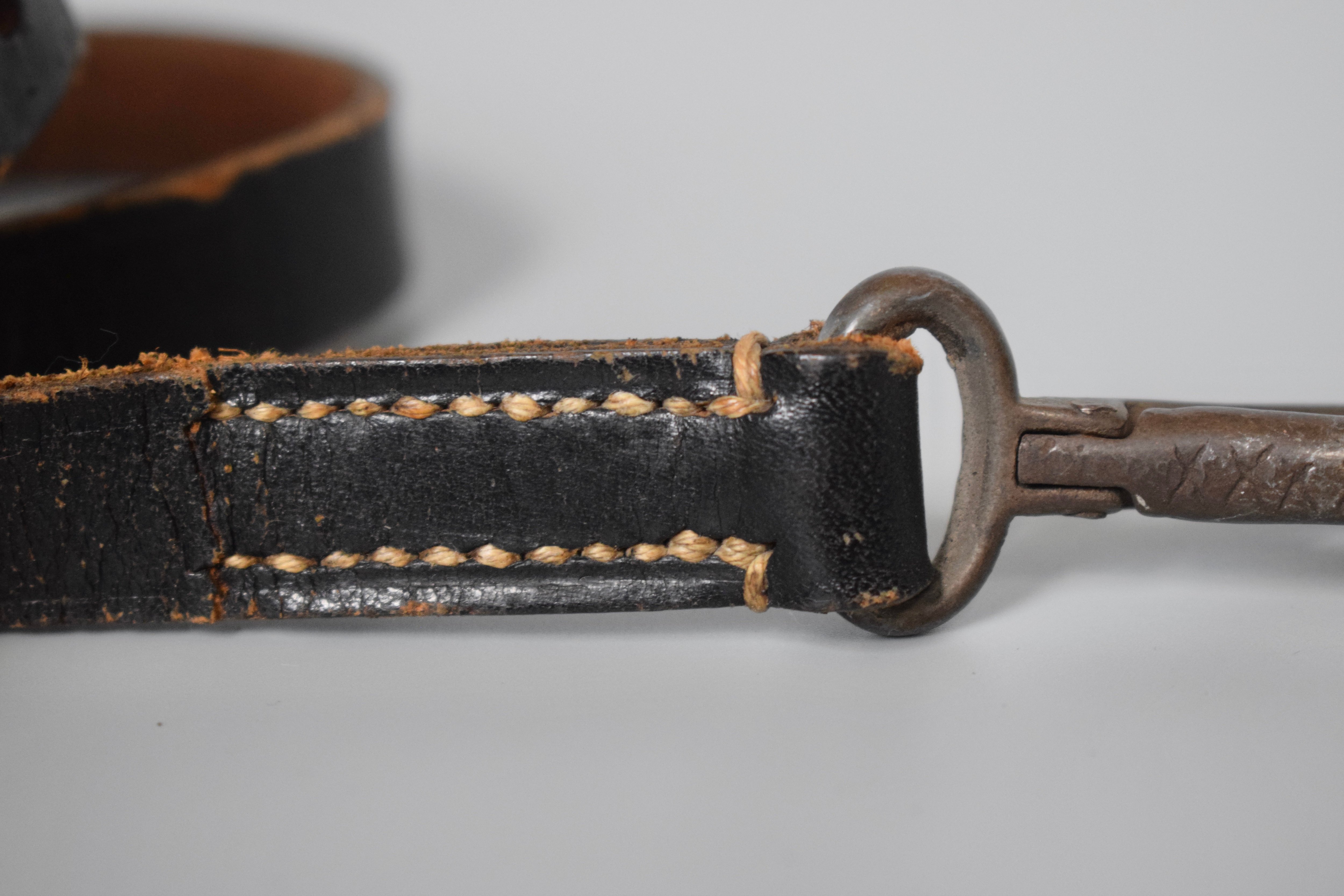 Optic box / flare pistol leather carry strap '1939' — image 4