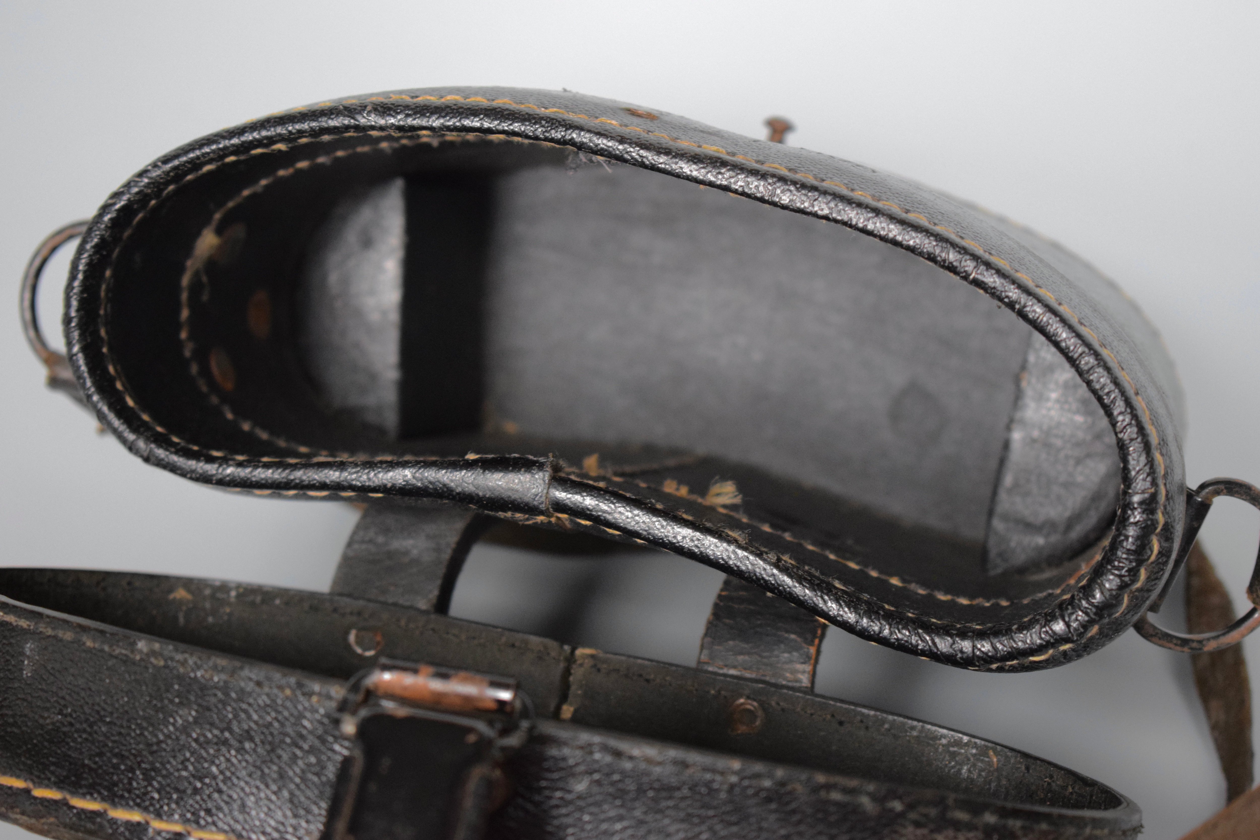 Bakelite 6x30 Dienstglas case 'cxn 4' — image 7