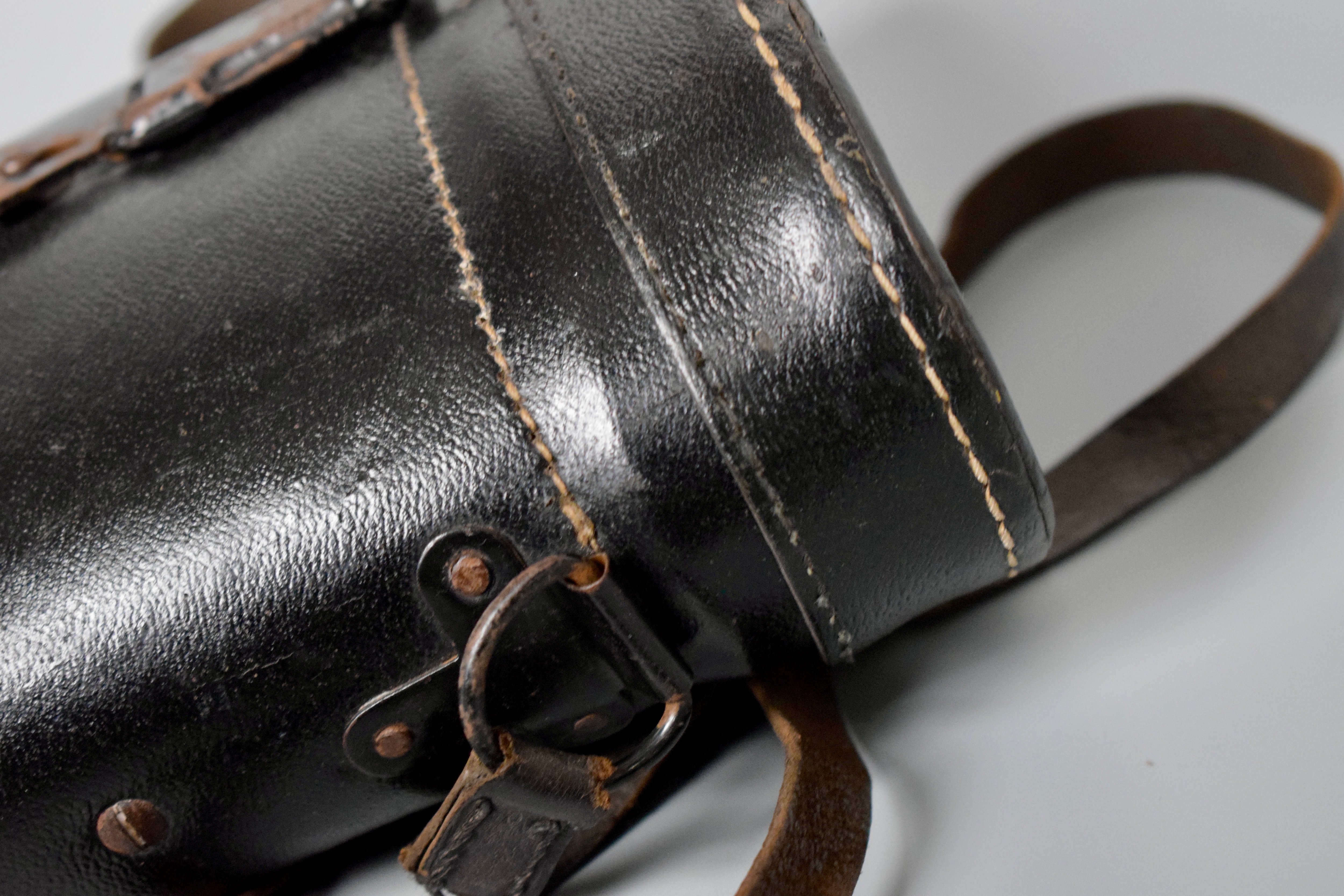 Bakelite 6x30 Dienstglas case 'cxn 4' — image 9