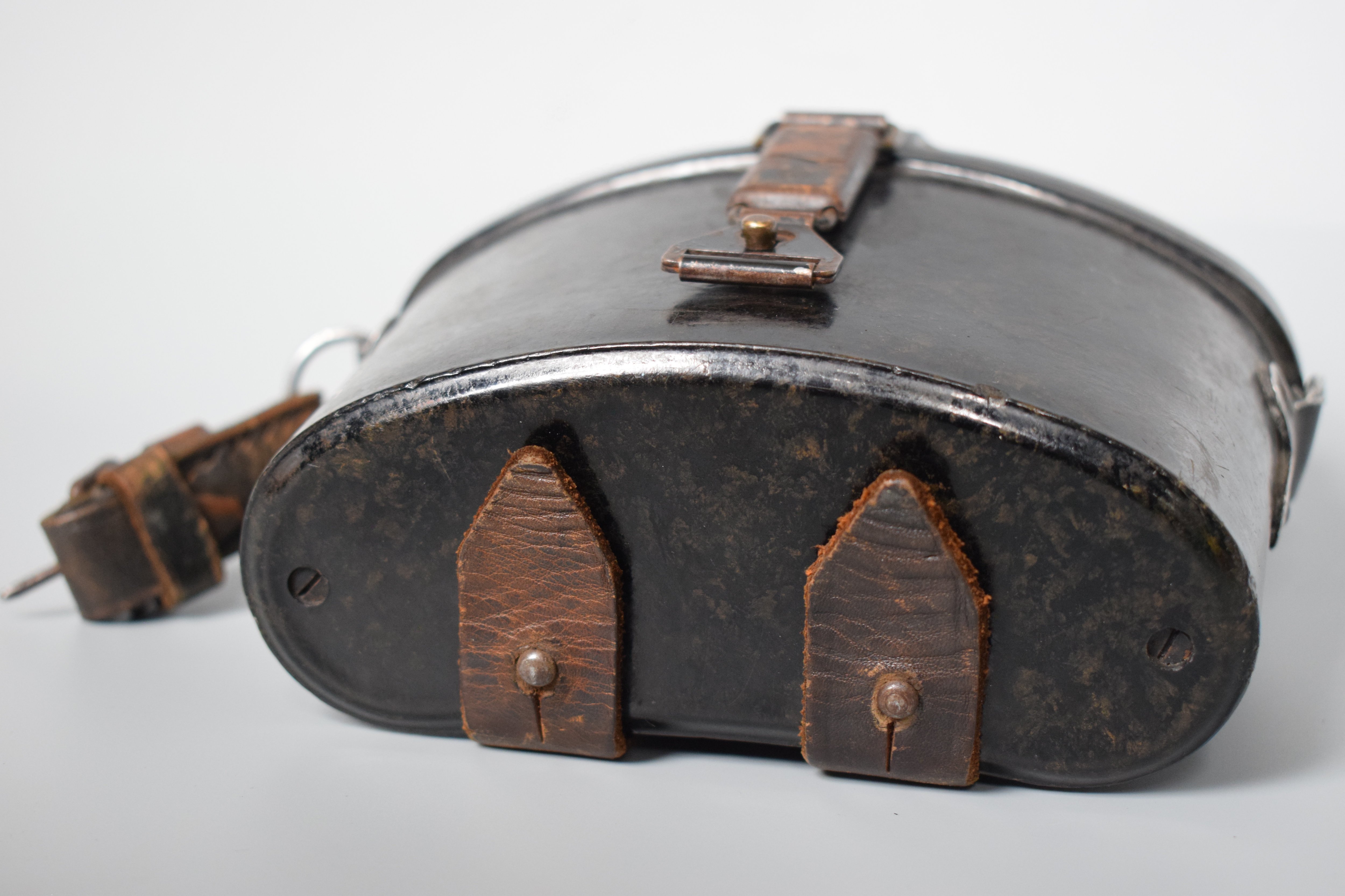 Speckled Bakelite 6x30 Dienstglas case — image 4