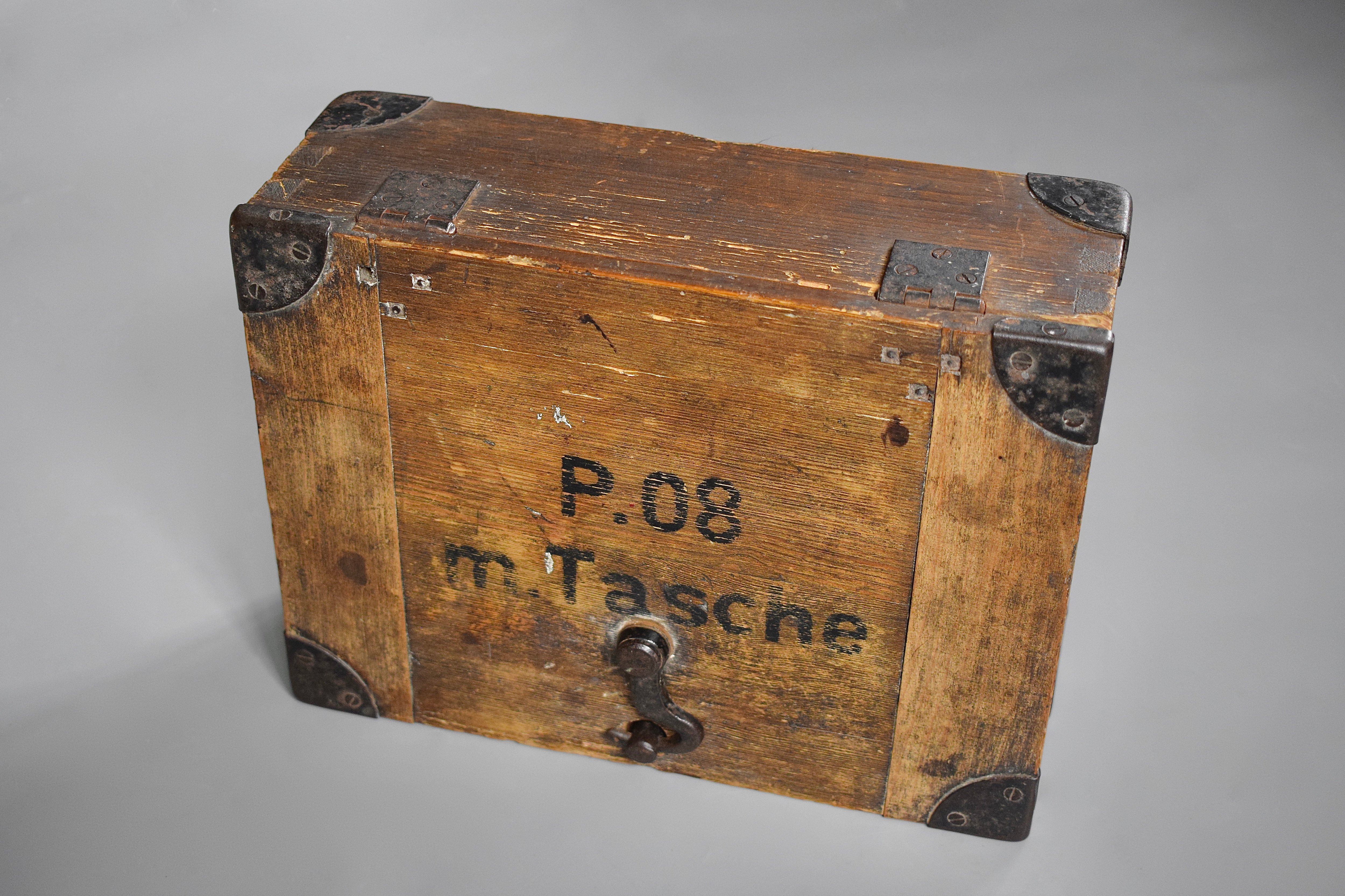 Kriegsmarine Luger storage lock-box 'E.J. 1942' — image 2