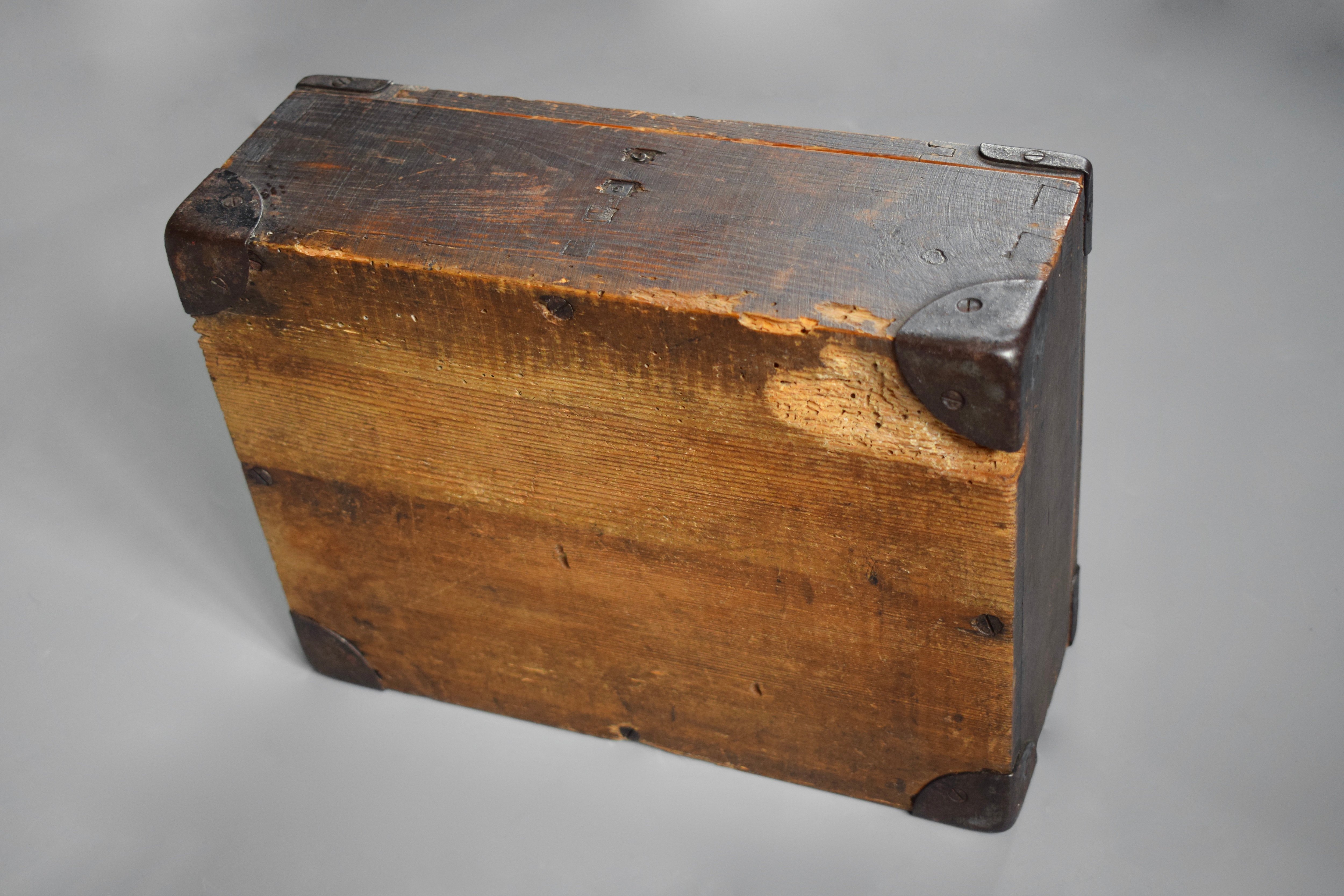 Kriegsmarine Luger storage lock-box 'E.J. 1942' — image 7