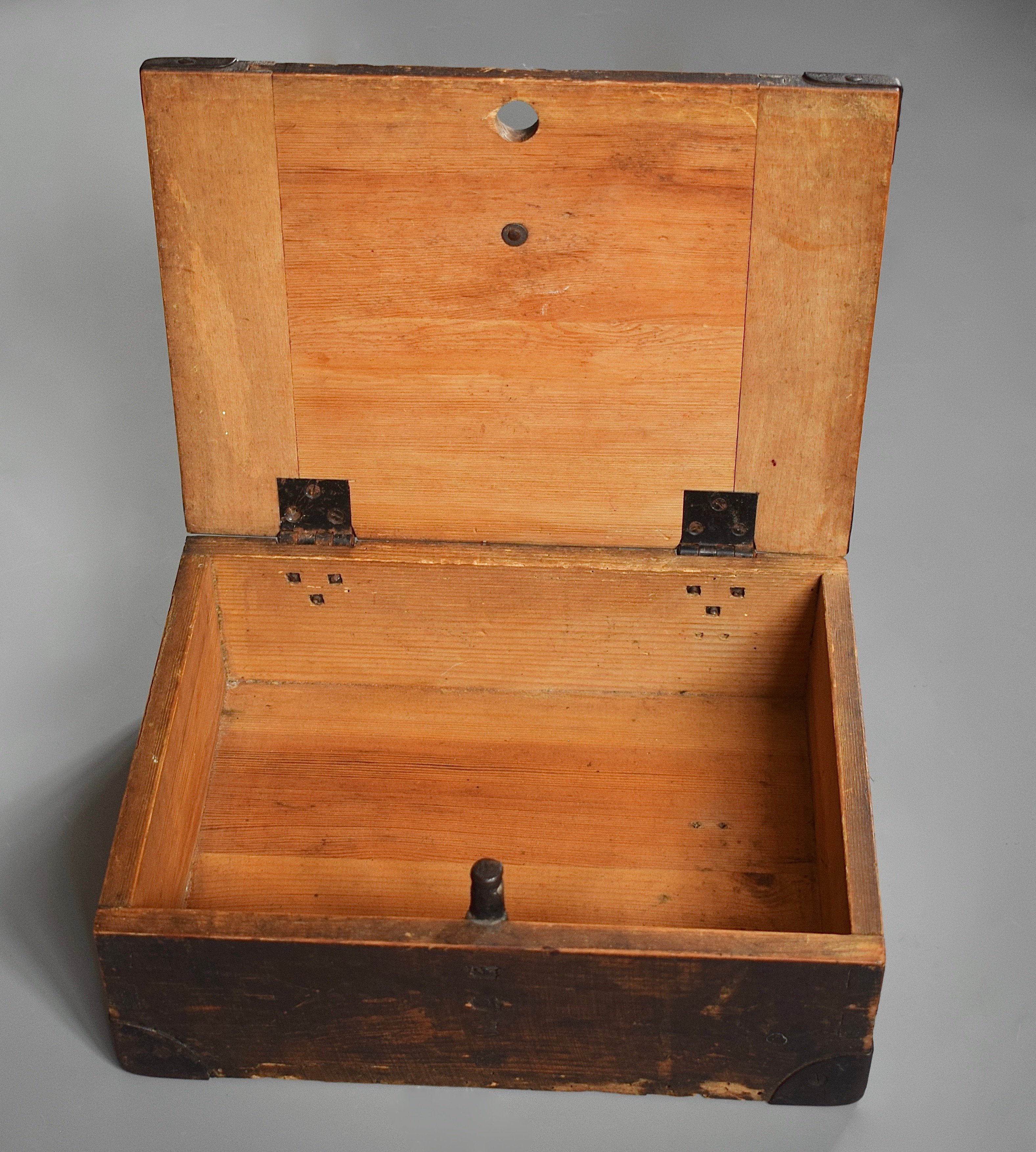 Kriegsmarine Luger storage lock-box 'E.J. 1942' — image 8