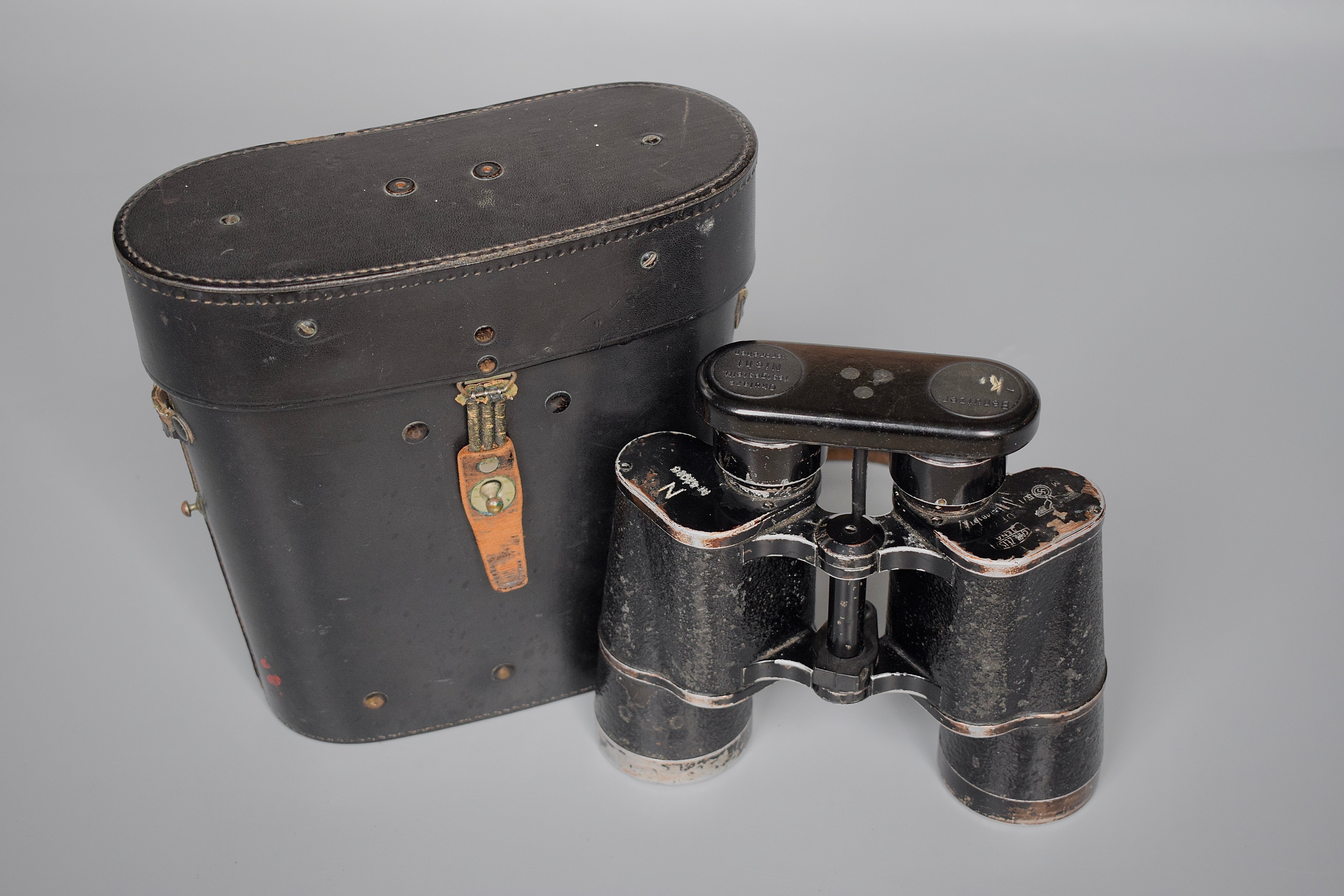 Zeiss 7x50 Kriegsmarine U-boat binoculars + early KM case — image 3