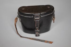 Black Bakelite 6x30 Dienstglas case 'WaA'