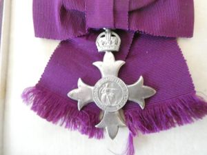 ORDER OF THE BRITISH EMPIRE-MEMBERS BADGE-LADIES CIVIL ISSUE-IN BOX