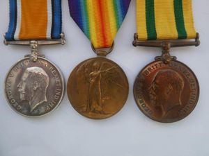 TERRITORIAL FORCE WAR MEDAL GROUP OF THREE TO ACTING COLOUR …