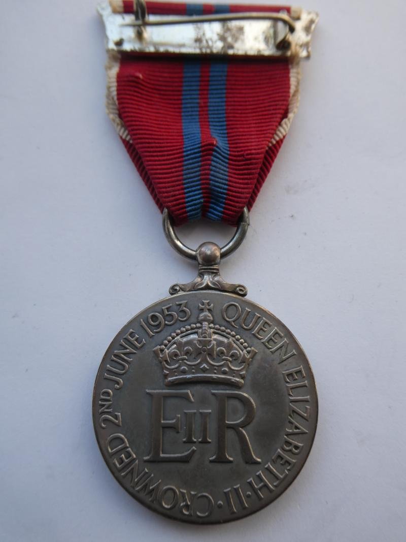 1953 CORONATION MEDAL — image 2