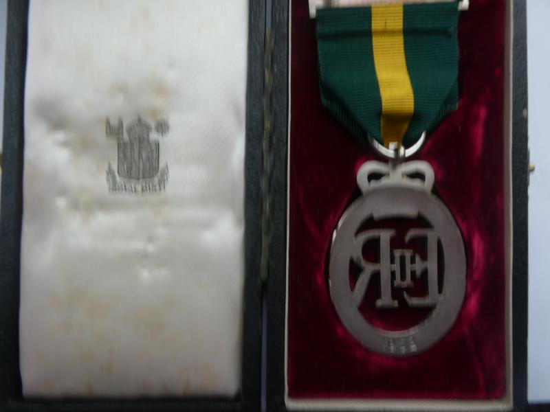 TERRITORIAL DECORATION ELIZABETH II-DATED 1952-MUST BE SCARCE — image 2