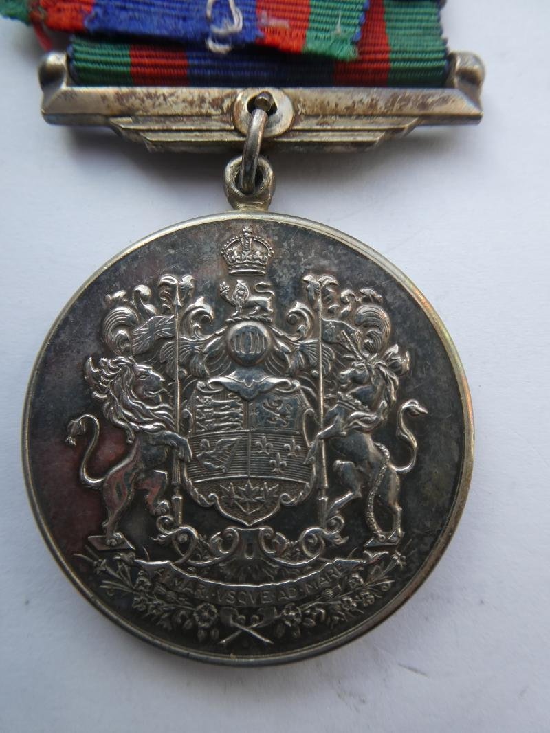 CANADA VOLUNTEER SERVICE MEDAL-WITH MAPLE LEAF CLASP — image 2