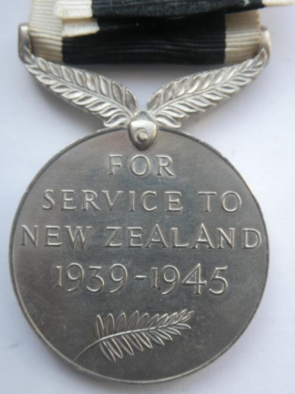 NEW ZEALAND WAR SERVICE MEDAL — image 2