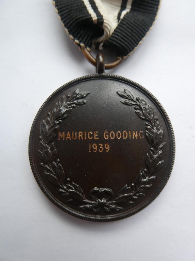 SOUTHERN RAILWAYS CENTRE OF ST.JOHN AMBULANCE ASSOCIATION BRONZE MEDAL WITH 7 YEARS CLASP-NAMED TO: MAURICE GOODWIN 1939 — image 2