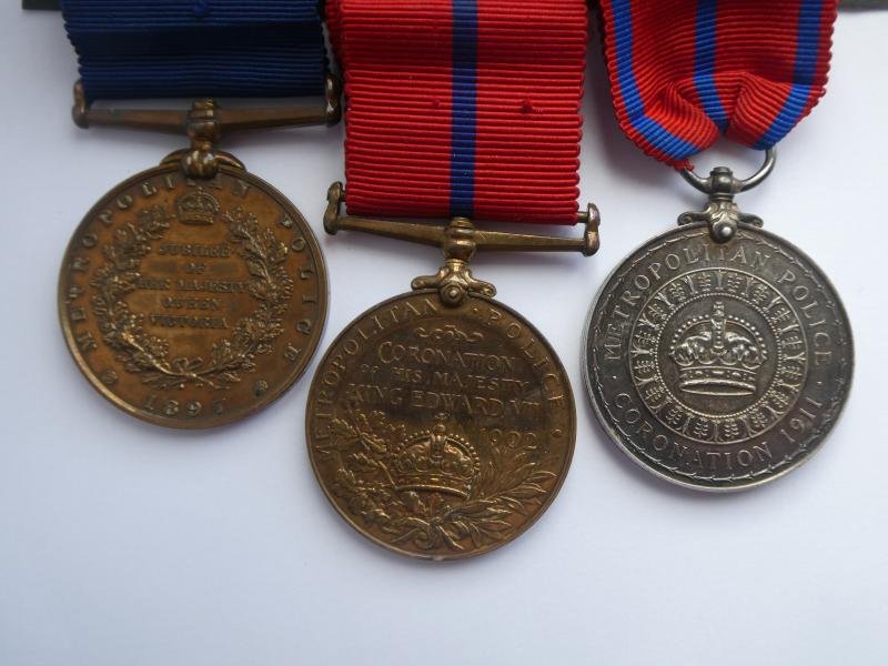 METROPOLITAN POLICE 1897/1902/1911 JUBILEE/ CORONATION MEDAL TRIO-TO SILVERTON-SERVED WITH M DIVISION-SOUTHWARK — image 2