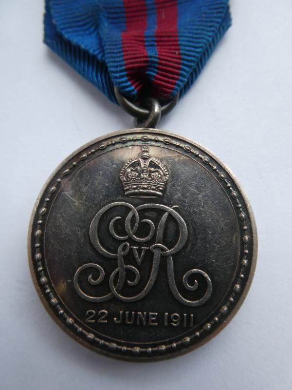 1911 CORONATION MEDAL — image 2