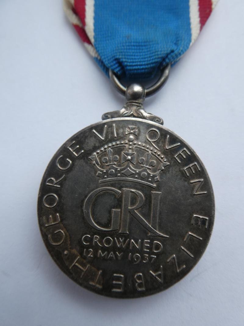 1937 CORONATION MEDAL — image 2