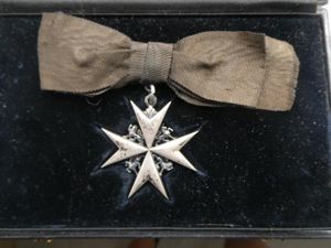 ORDER OF ST JOHN-OFFICERS EARLY SILVER ISSUE ON LADIES BOW-IN …