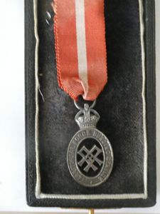 TERRITORIAL FORCE NURSING SERVICE CAPE/TIPPET BADGE IN J R GAUNT …