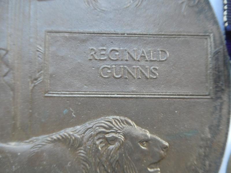 BRITISH WAR AND VICTORY MEDAL-BRONZE MEMORIAL PLAQUE-TO REGINALD GUNNS-NORFOLK REGT-DIED OF WOUNDS ON 26/10/1916 — image 3