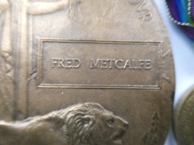 WW1 PAIR AND BRONZE MEMORIAL PLAQUE-TO METCLAFE 2ND BTN DURHAM LIGHT INFANTRY-KILLED IN ACTION ON 24TH SEPTEMBER 1918-FROM LEEDS — image 3