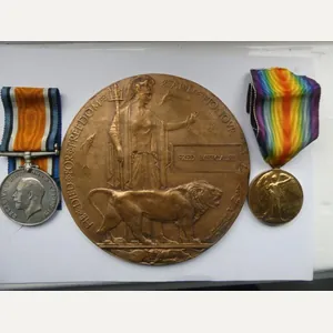 WW1 PAIR AND BRONZE MEMORIAL PLAQUE-TO METCLAFE 2ND BTN DURHAM …
