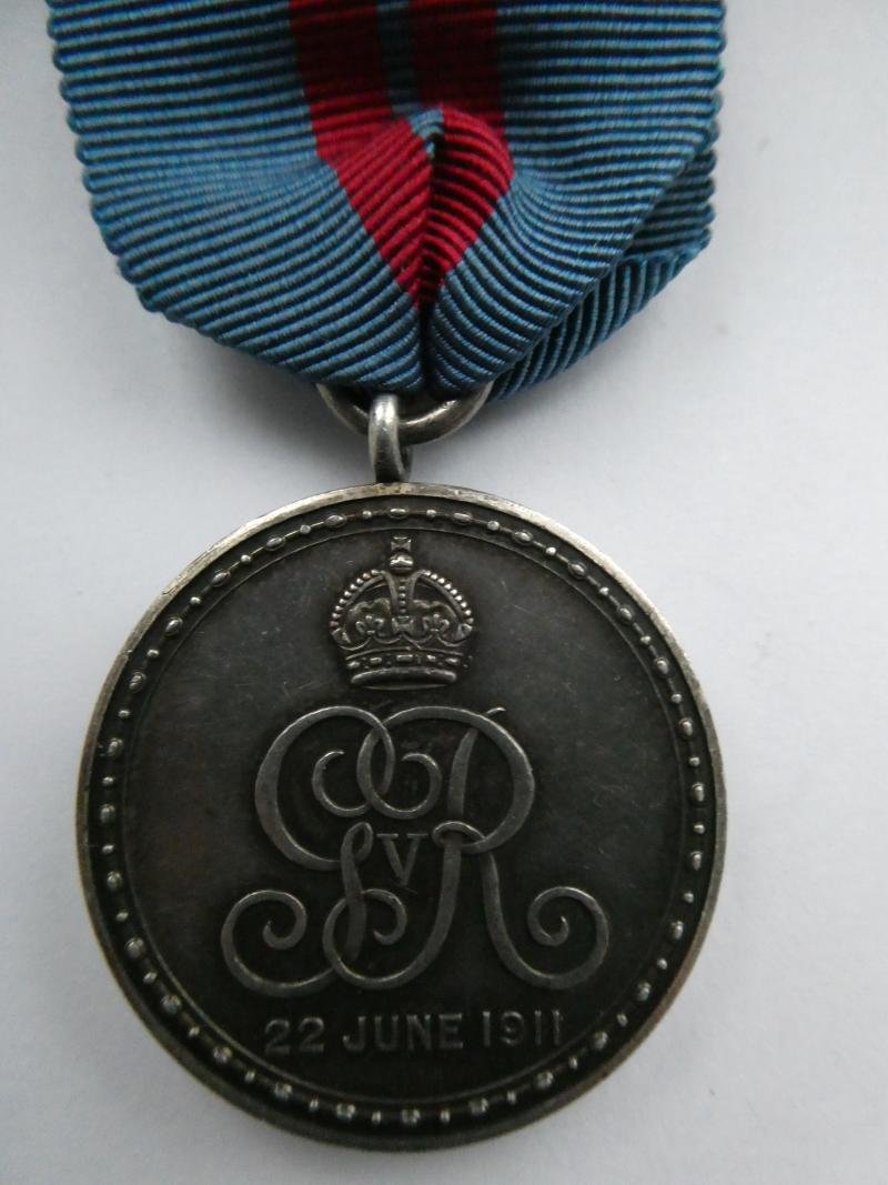 1911 CORONATION MEDAL — image 2