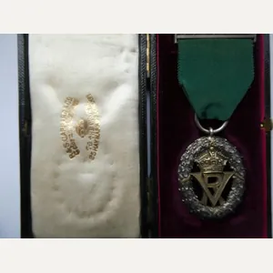 VOLUNTEER DECORATION (VICTORIA) -IN ORIGINAL GARRARD BOX F ISSUE