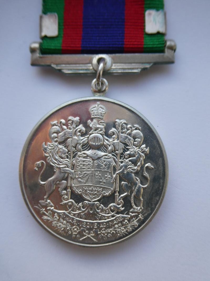 CANADA-VOLUNTEER SERVICE MEDAL-WITH MAPLE LEAF CLASP — image 2