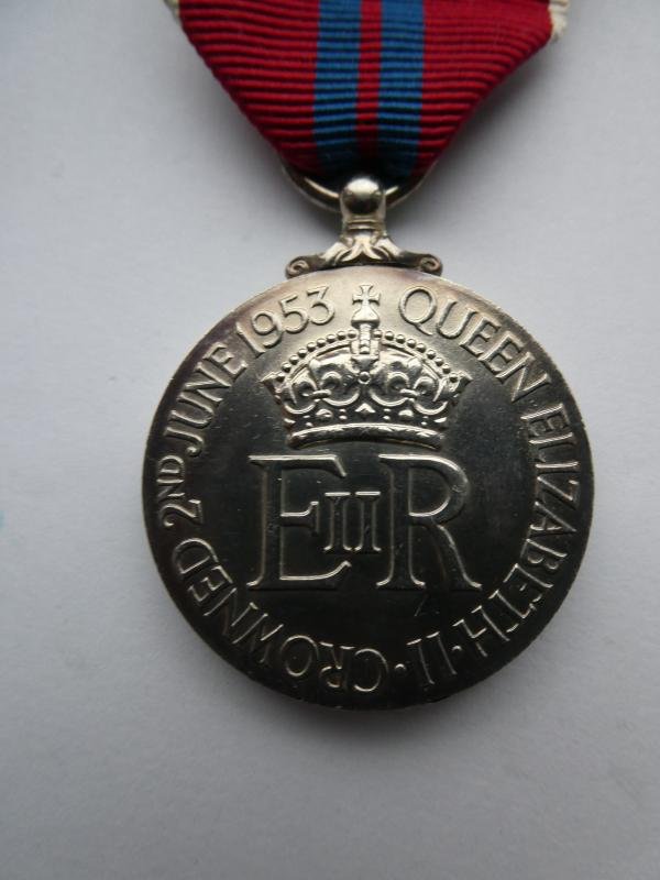 1953 CORONATION MEDAL — image 2