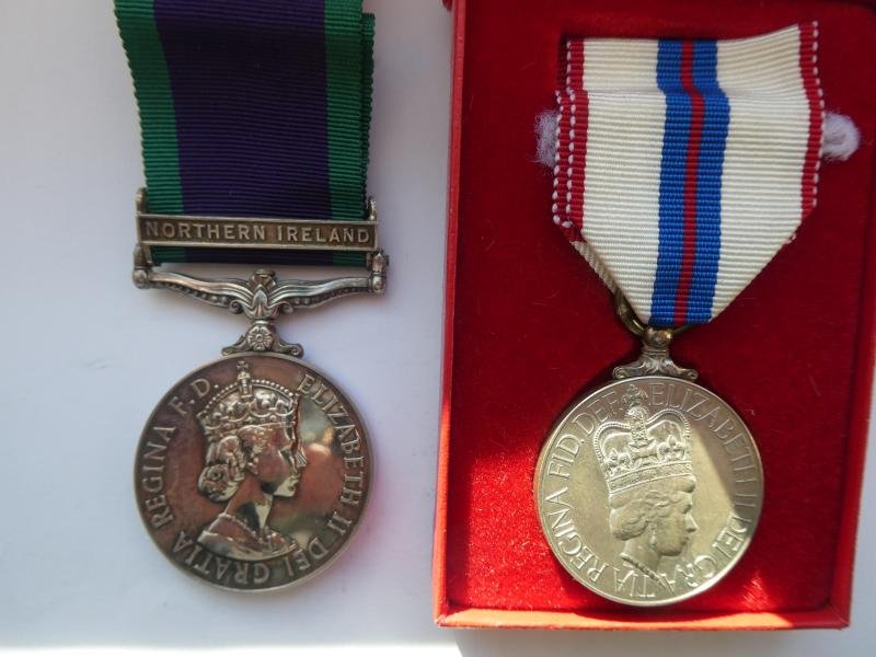 CAMPAIGN SERVICE MEDAL NORTHERN IRELAND AND 1977 JUBILEE PAIR TO FLIGHT LIEUTENANT J T WILLIAMS R.A.F. — image 2