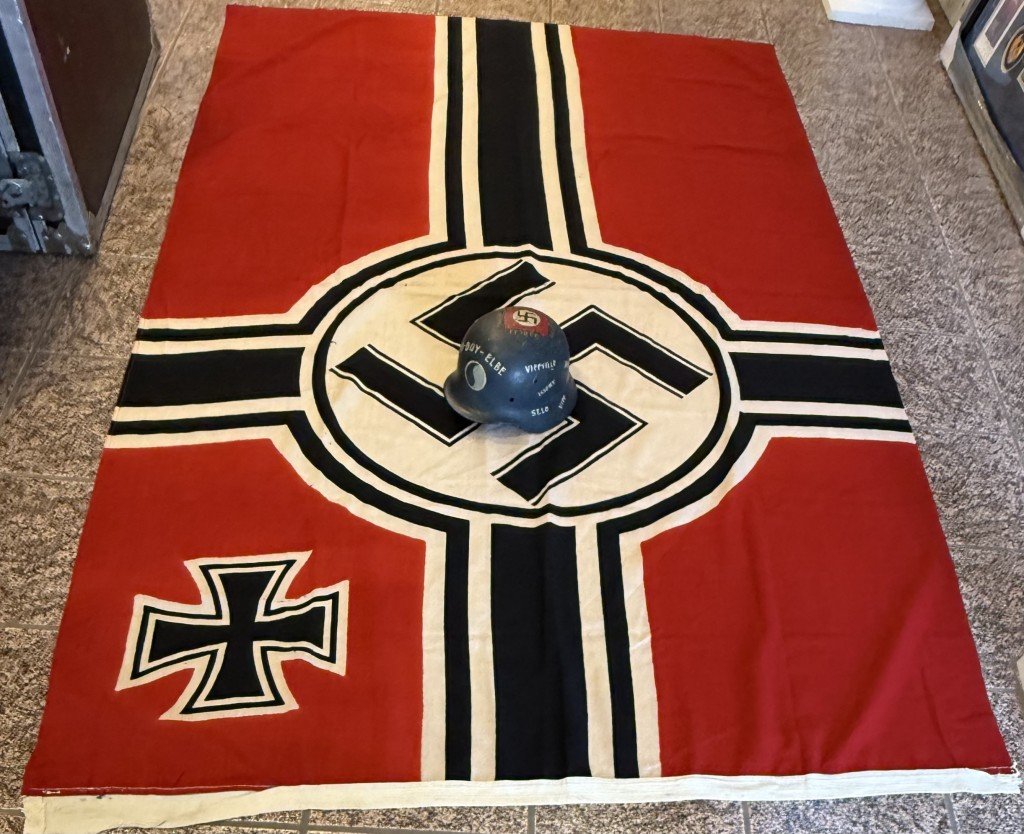 SIGNED BY 50 Veterans OUTSTANDING Original WWII German NSDAP (NAZI) NATIONAL WAR FLAG. (Reichskriegsflagge) Brought Home By A U.S. 3rd Armored Division Veteran Certified — image 10