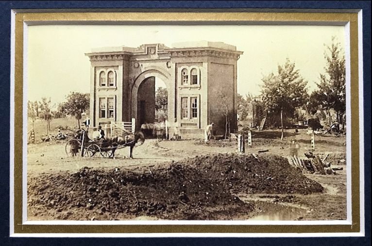 The Gatehouse At Evergreen Cemetery Gettysburg Witness Wood and Bullet Display In Collector's Glass Case — image 6