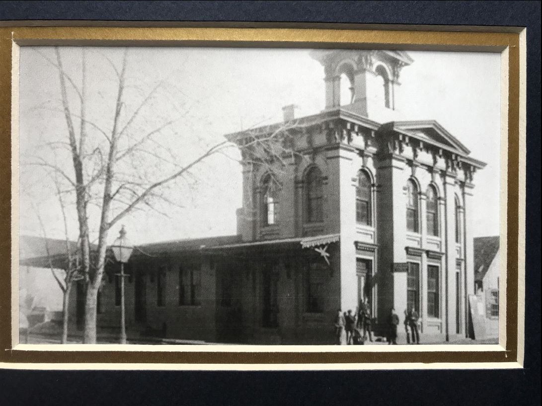 Original Wood From The Gettysburg Rail Road Station, Bullet From The Battle Of Gettysburg In Collector's Glass Case — image 4