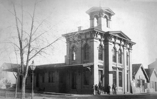 Original Wood From The Gettysburg Rail Road Station, Bullet From The Battle Of Gettysburg In Collector's Glass Case — image 6