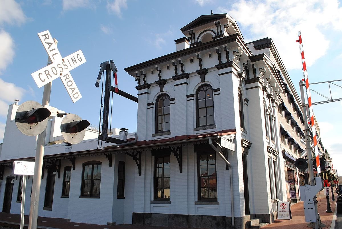 Original Wood From The Gettysburg Rail Road Station, Bullet From The Battle Of Gettysburg In Collector's Glass Case — image 7