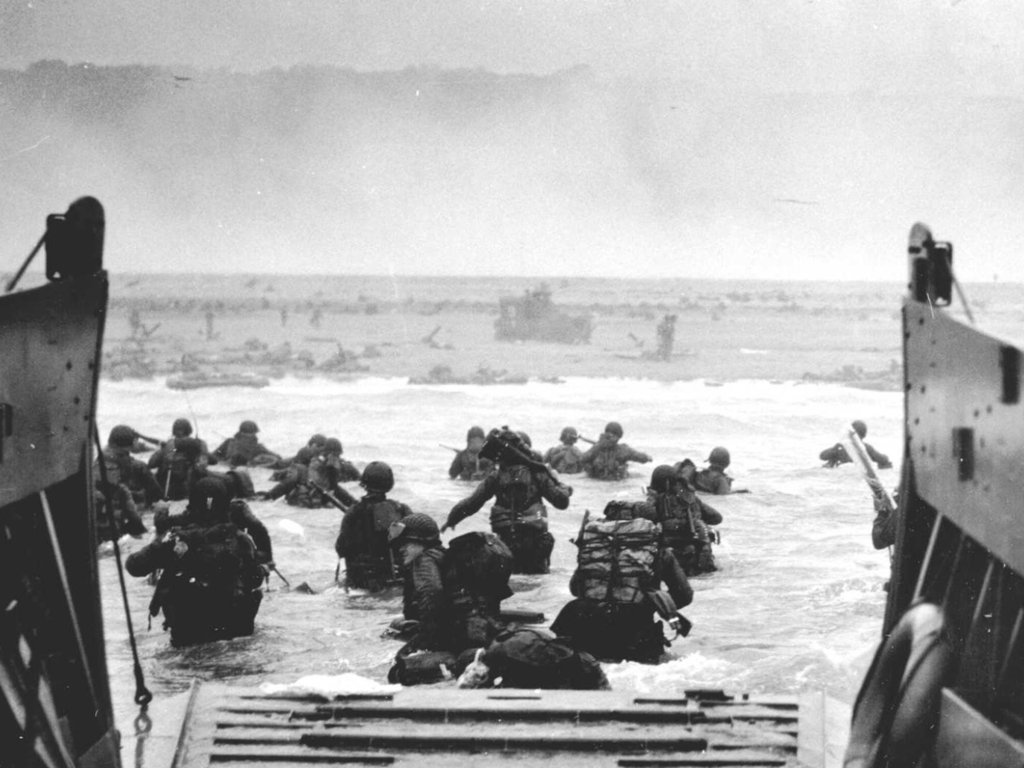 Original Sand From Omaha Beach With Piece Of Airborne Troops Parachute From D-Day In Collectors Glass Case — image 3