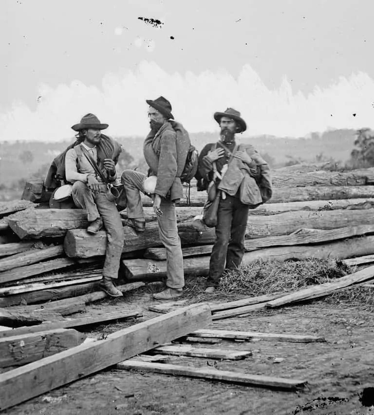 Authentic Set Of Civil War Relics Recovered At Gettysburg, PA In Collectors Glass Case — image 4